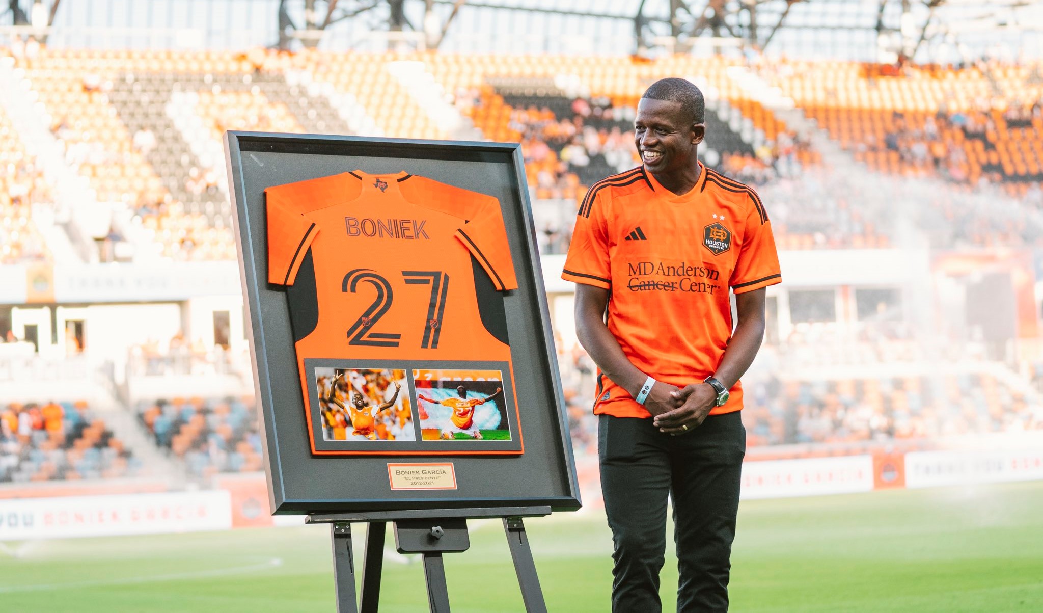 Boniek García es homenajeado por el Houston Dynamo de la MLS