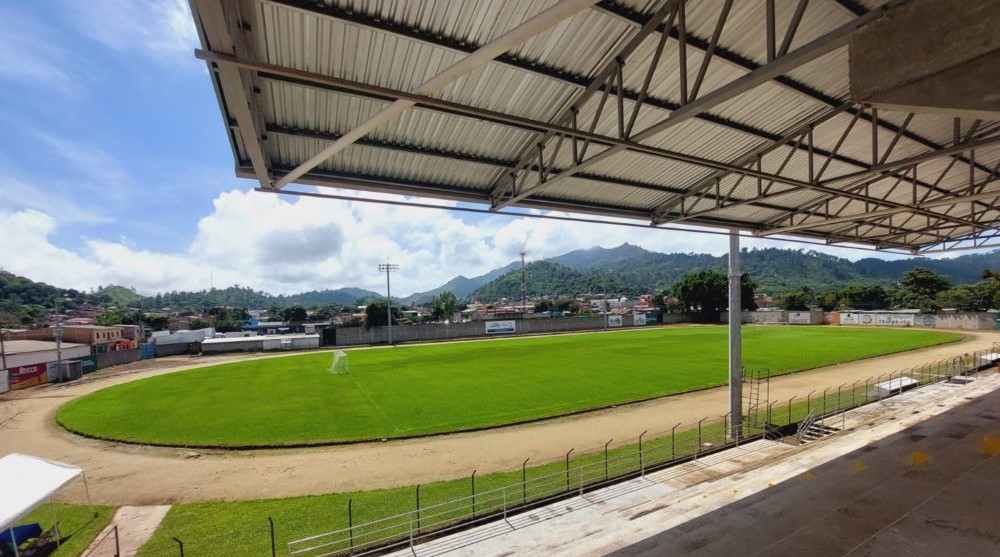 Construcción de graderías en marcha para el Estadio Marcelo Tinoco