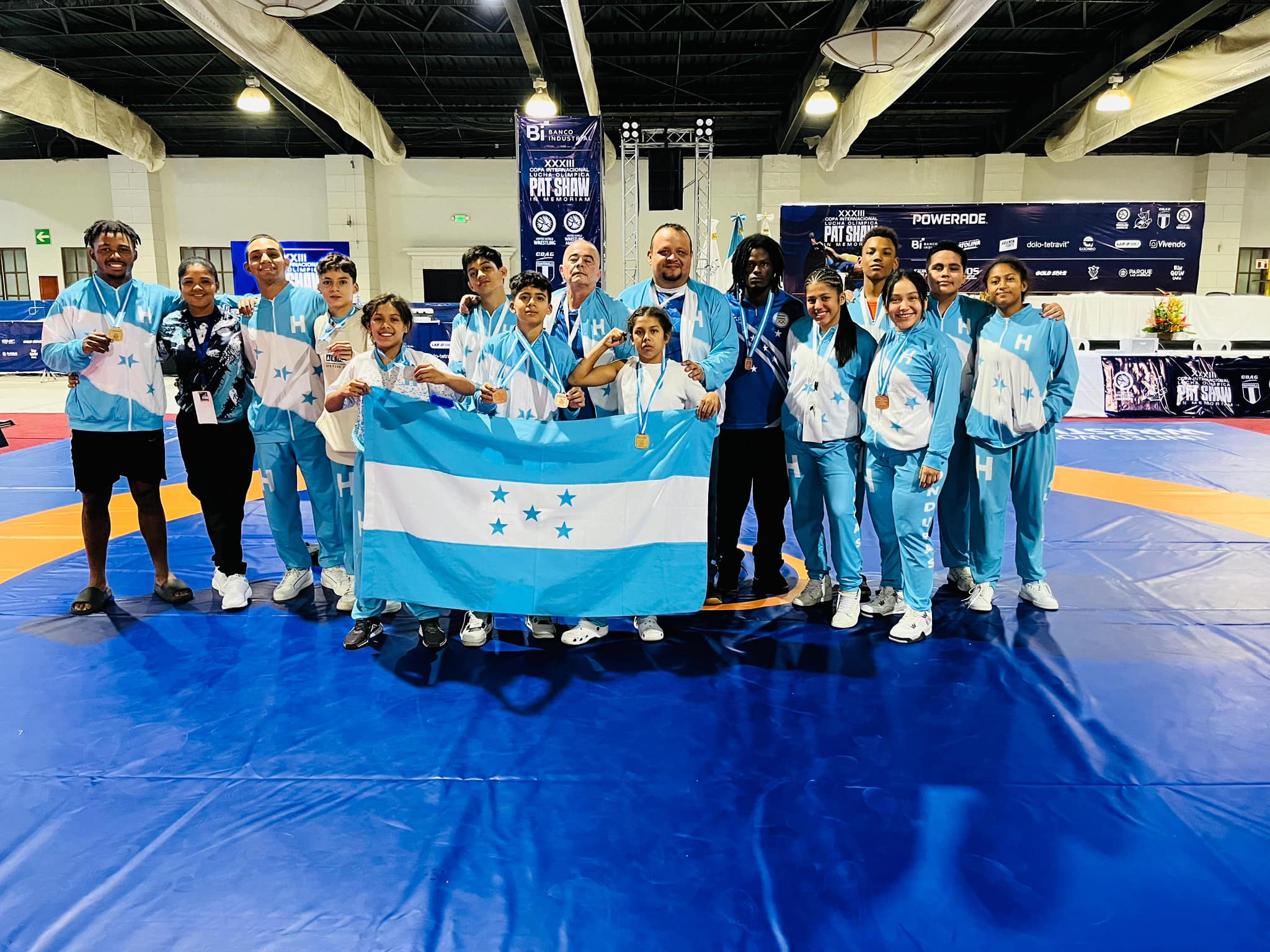 Atletas hondureños de lucha olímpica conquistan medallas en Guatemala
