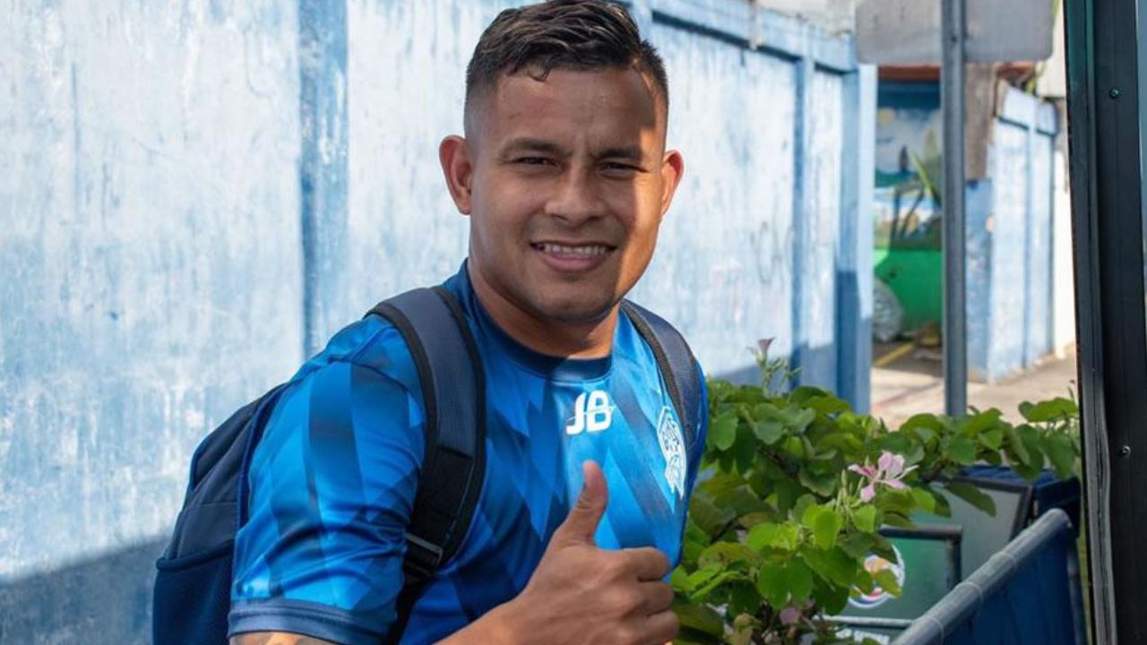 «Patón» Mejía es nuevo futbolista del Municipal Limeño de El Salvador