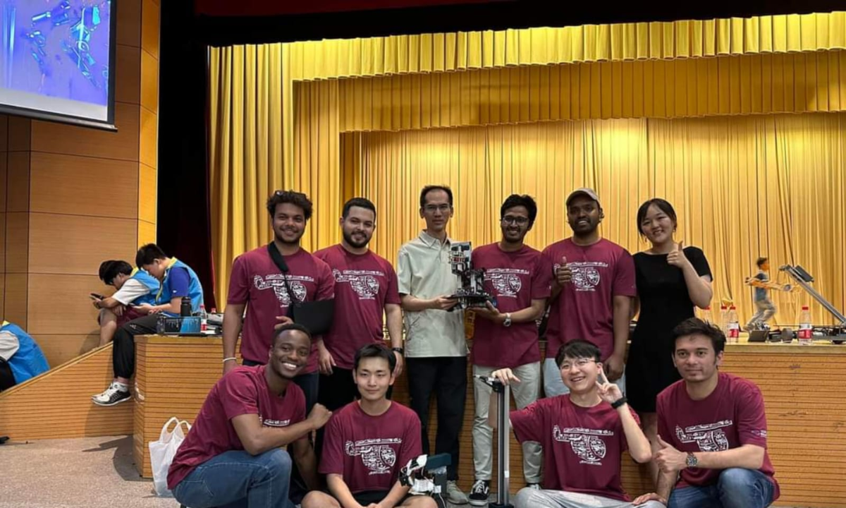 Hondureño gana competencia de robótica en China junto a su equipo