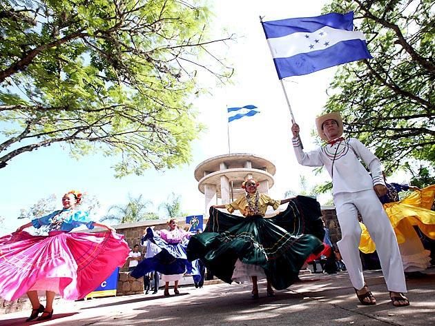 15,000 centros educativos desfilarán en septiembre en Honduras