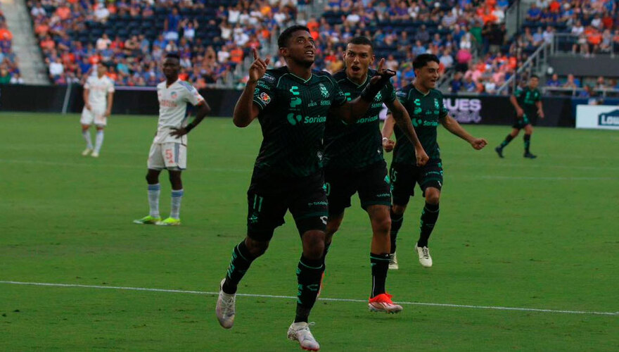 Choco Lozano anotó su primer gol oficial con el Santos en la Leagues Cup