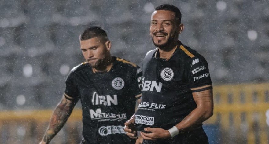 Alejandro Reyes marca el gol de la victoria para el Sporting San José