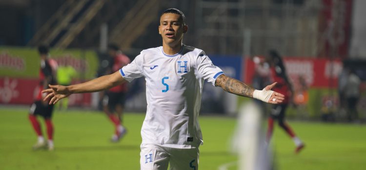 Kervin Arriaga aparece en el equipo ideal de octubre de la Nations League