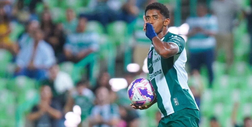 Choco Lozano anotó su cuarto gol con el  Santos Laguna ante Pachuca