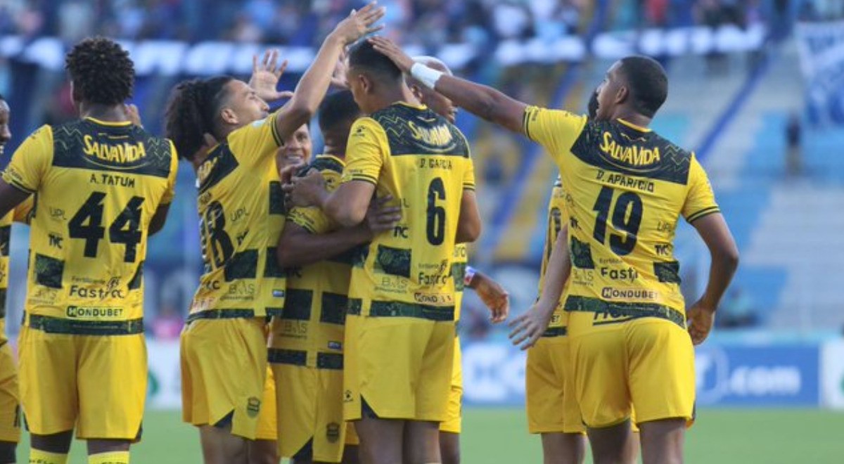 Real España invade la capital al golear 4-0 al Motagua