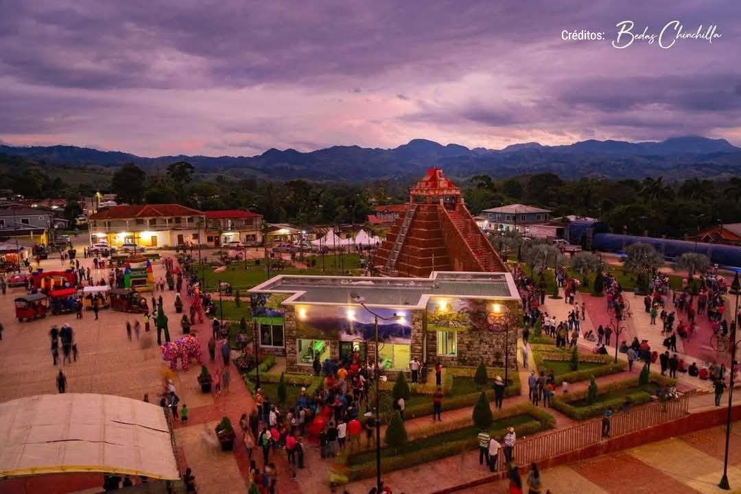 Inauguran increíble parque central en El Paraíso, Copán