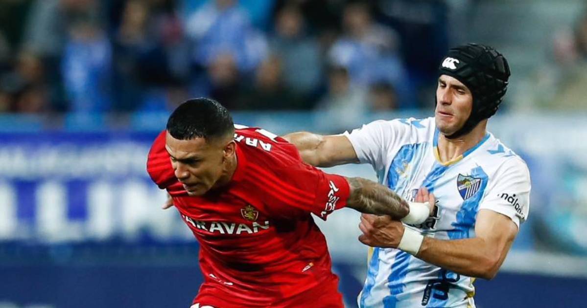 Kervin Arriaga recibe el premio al jugador del mes de enero con Zaragoza