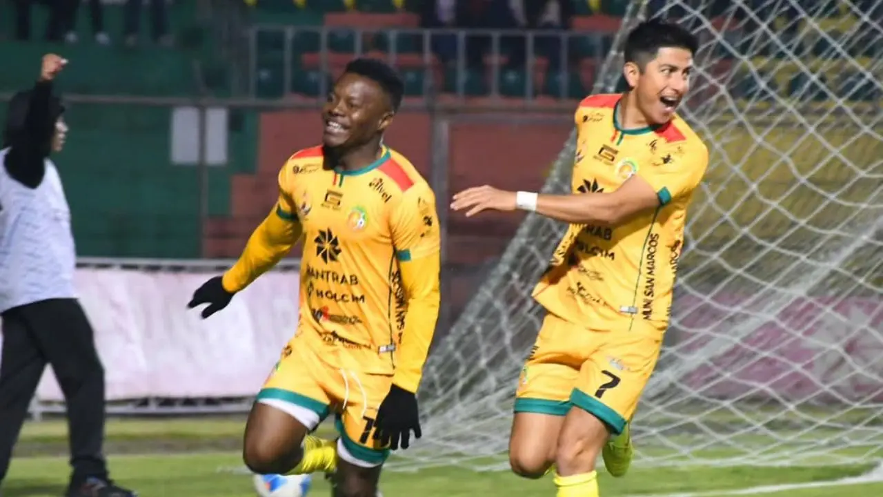 Júnior Lacayo convierte su primer gol con el Marquense en Guatemala