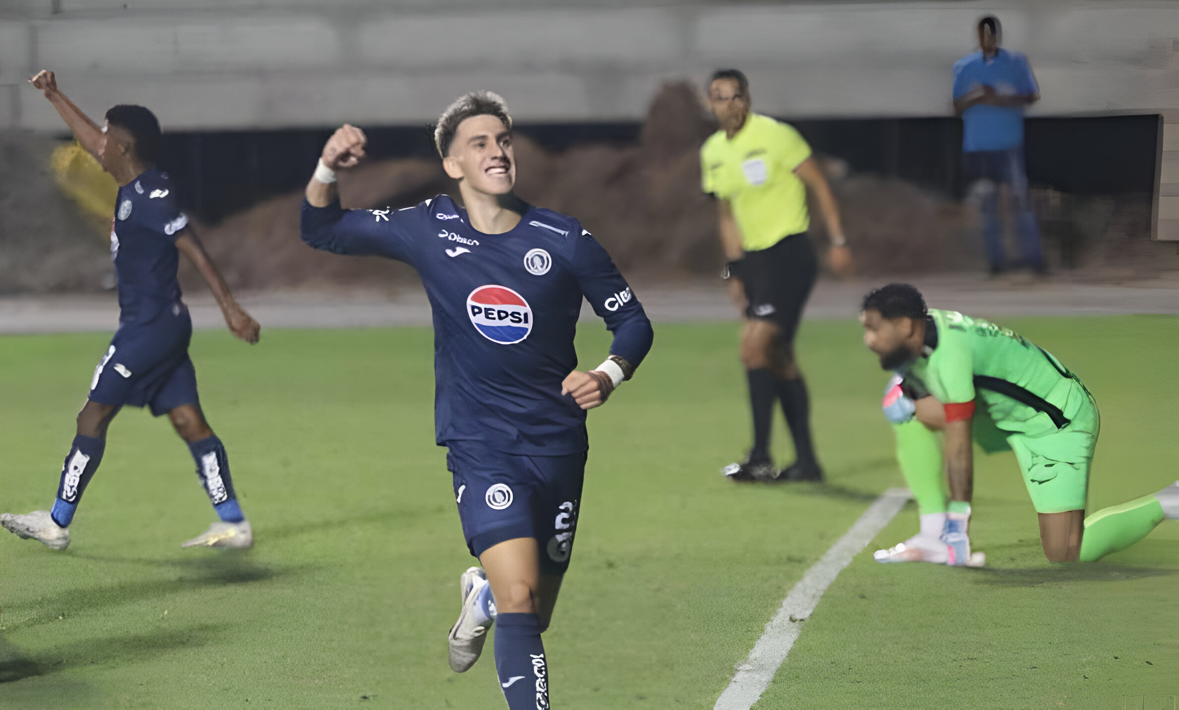 Motagua rescata empate ante Marathón en el último minuto del clásico