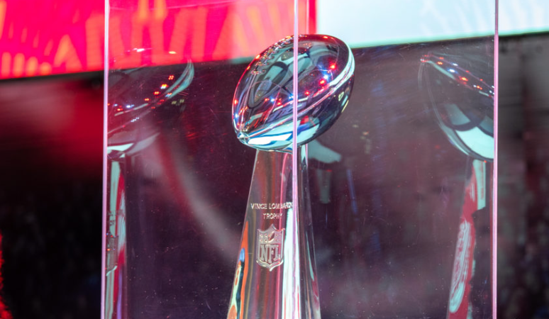 Trofeo Vince Lombardi del NFL Super Bowl fue exhibido en Honduras