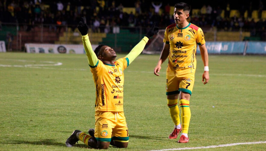 Junior Lacayo consigue gol del liderato para el Marquense en Guatemala